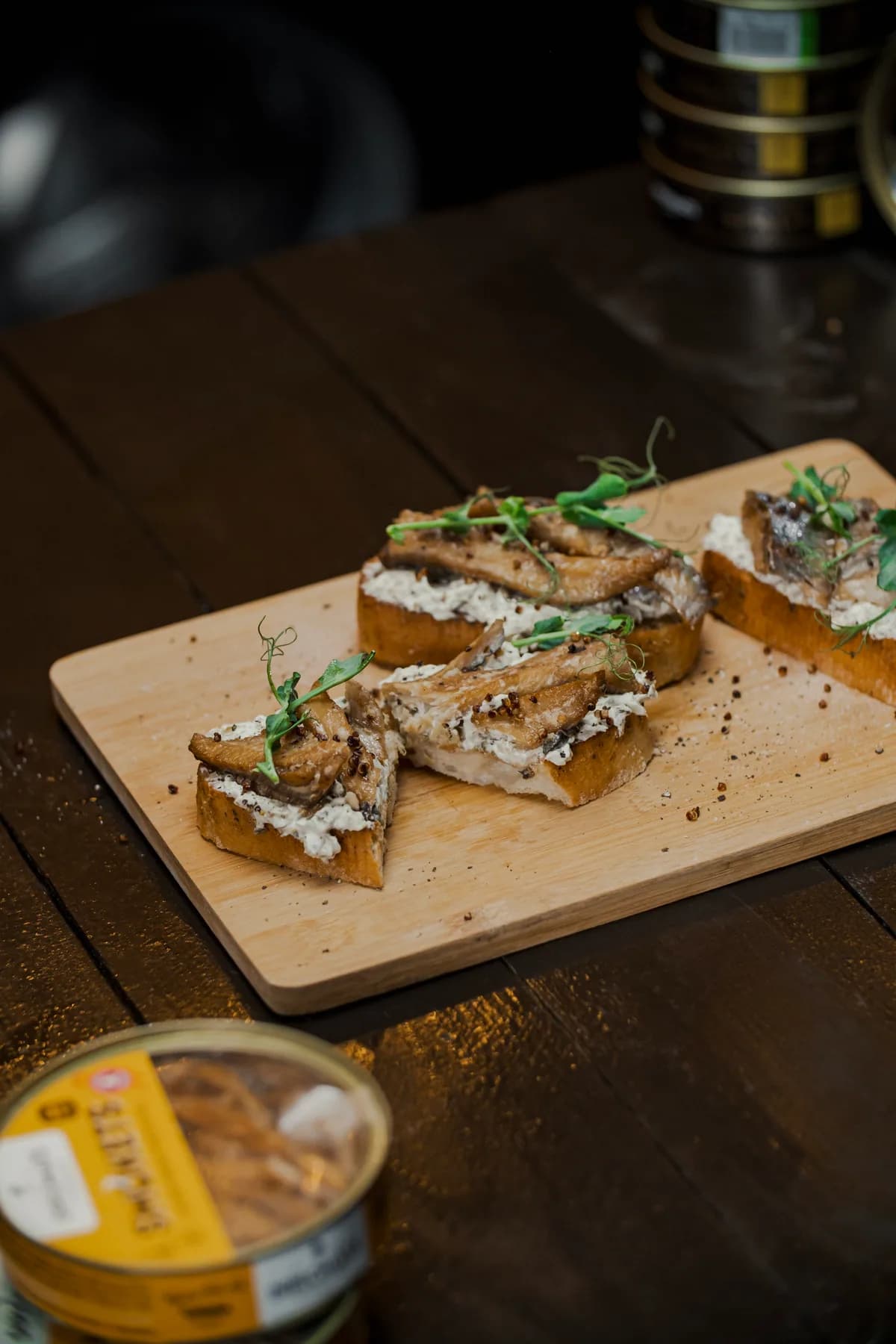 Smoked herring served on bread beside an open Diplomats tin